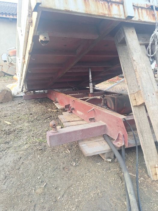 Bena iveco basculabila cutie