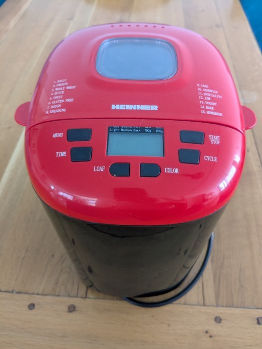 Mașina automata  de făcut pâine albă, integrală,  aluat