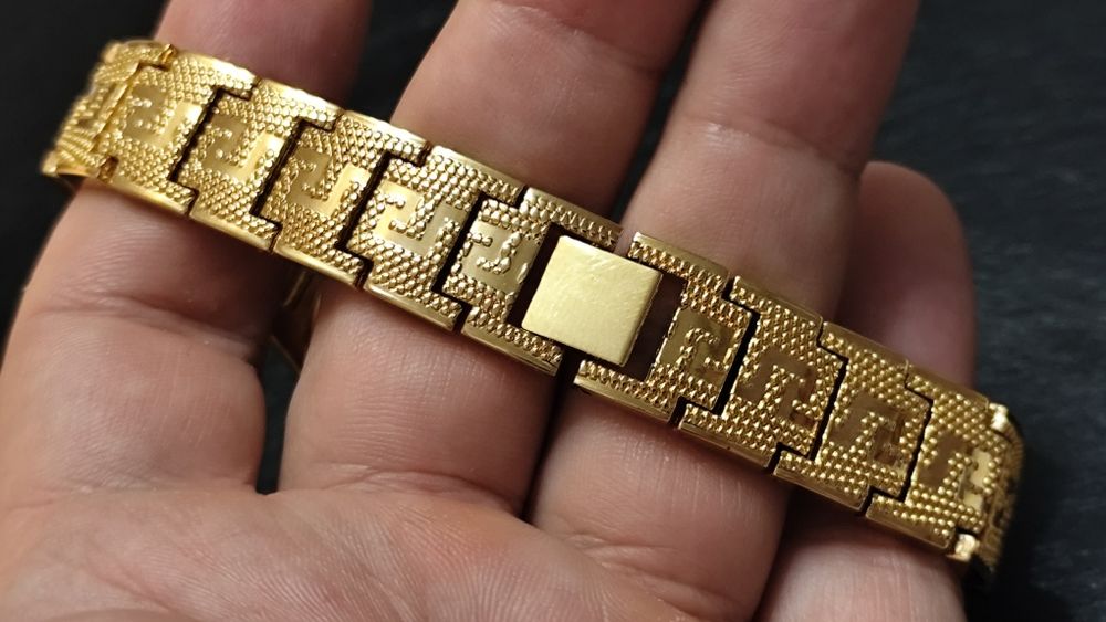 VERSACE Gold / Дамски Часовник