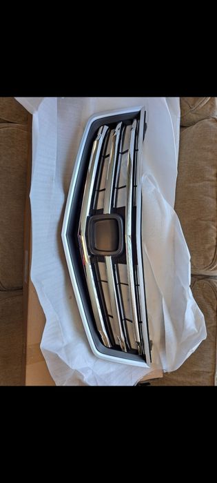 Решетка с емблема или без за Accord 8 08-10г преди фейс