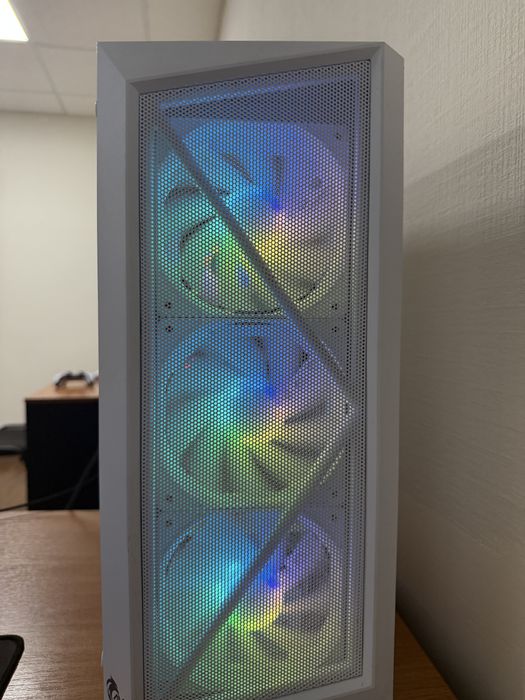 Игровой кейс сотилади 1 йил хам бомаган факат кс го ойналган