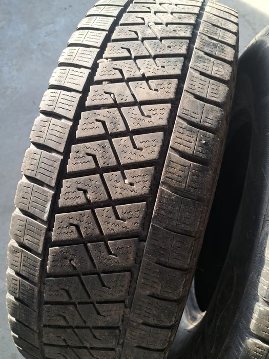 2 anvelope iarnă 215 75 r16 C Lassa