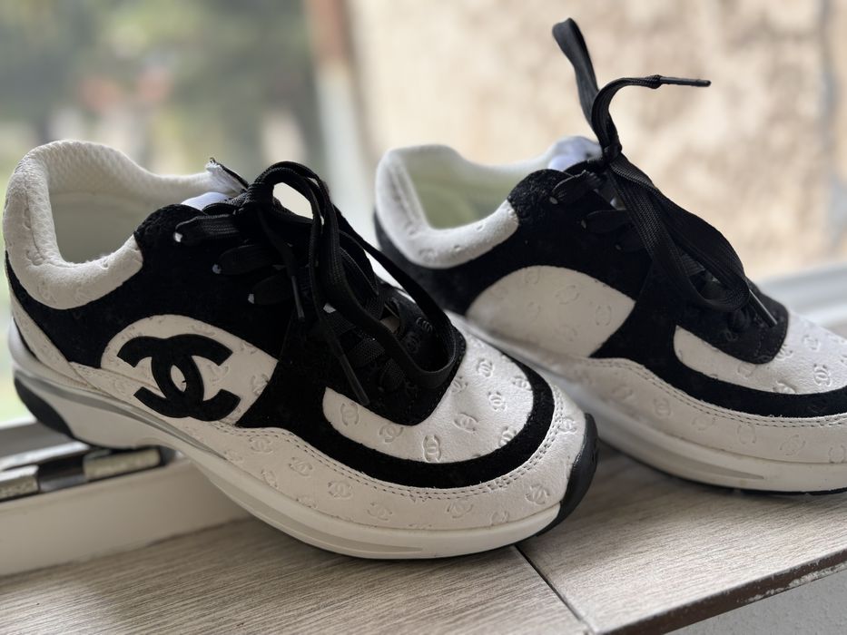 Vand adidasi Chanel