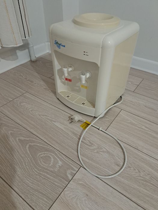 Продаётся  кулер диспенсер  для  воды