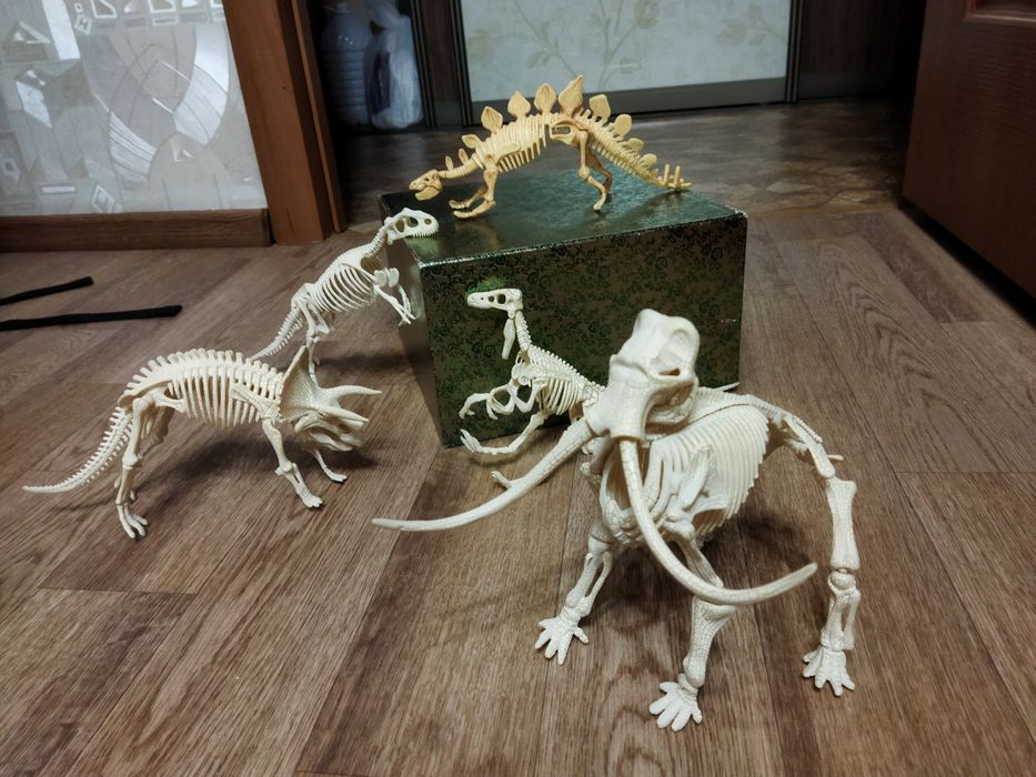 Динозавры пластиковые