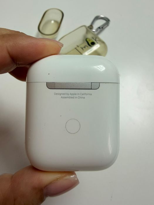 Продам Apple AirPods 2 (оригинал)