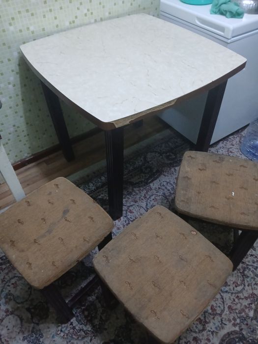 Стол стуля стуля 3 шт сред состояние