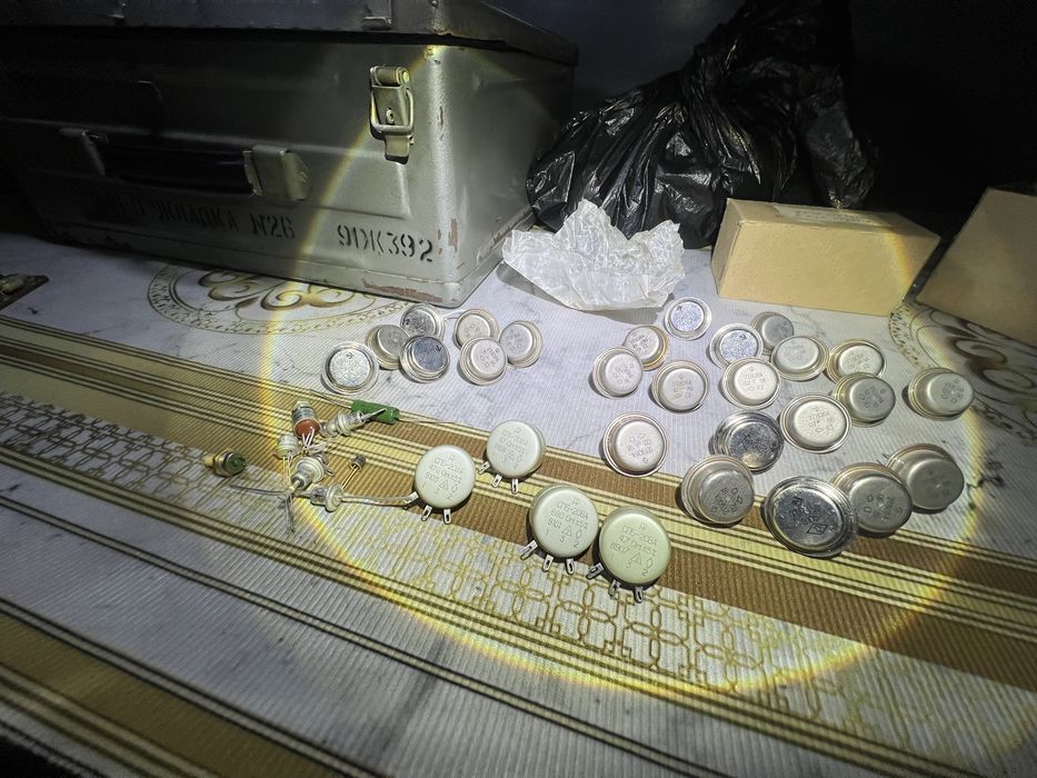 Продам транзисторы и резисторы