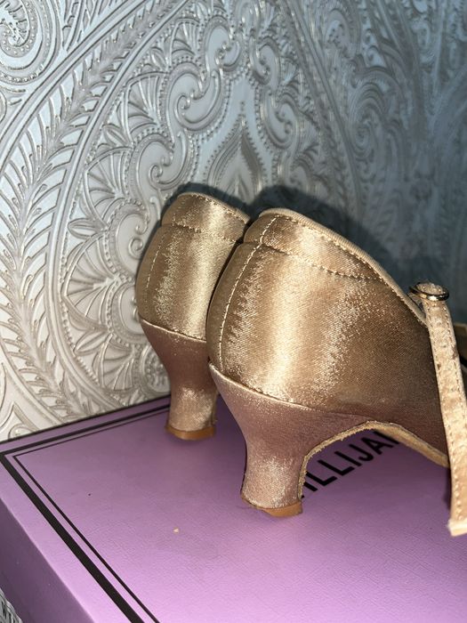 Продам туфли для бальных танцев