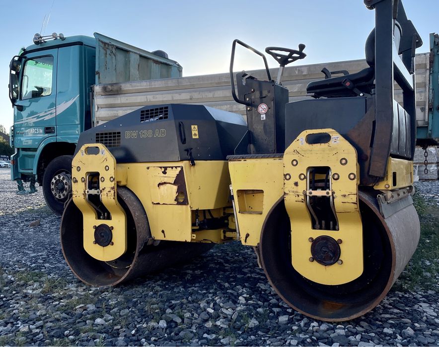 Închiriez cilindru compactor 4.5 tone