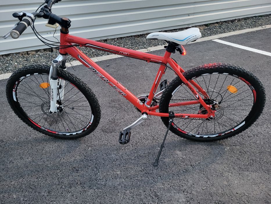 Vând bicicleta aproape nou