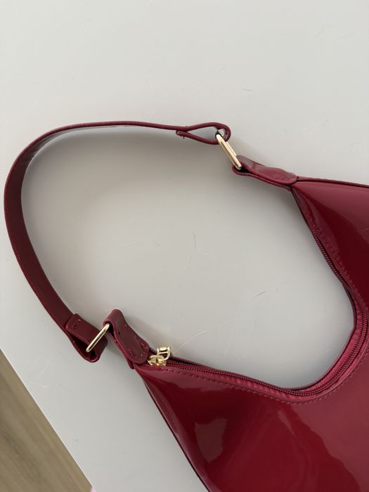 Чисто нова червена бордо лачена чанта