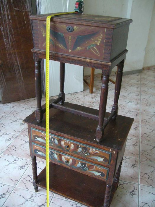 Старинни Нощни Шкафчета