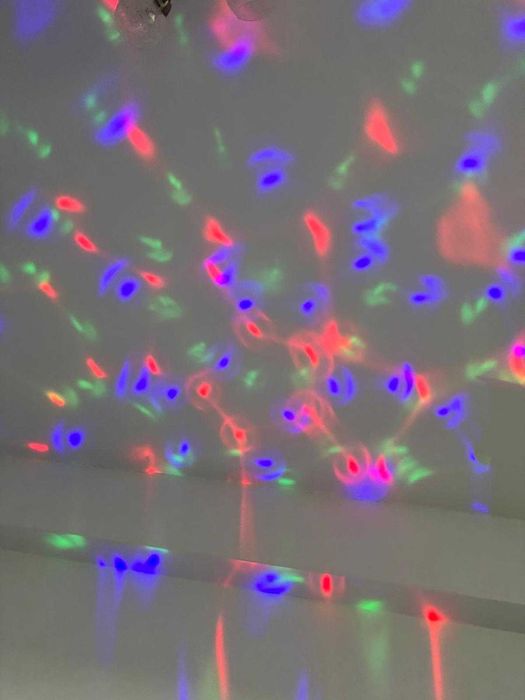 Bec LED Rotativ RGB E27 — Efect Disco, Funcțional, cu Cutie