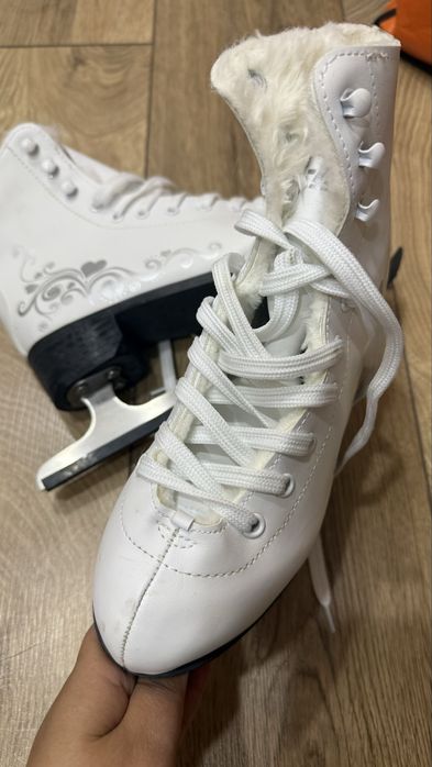 Коньки фигурные