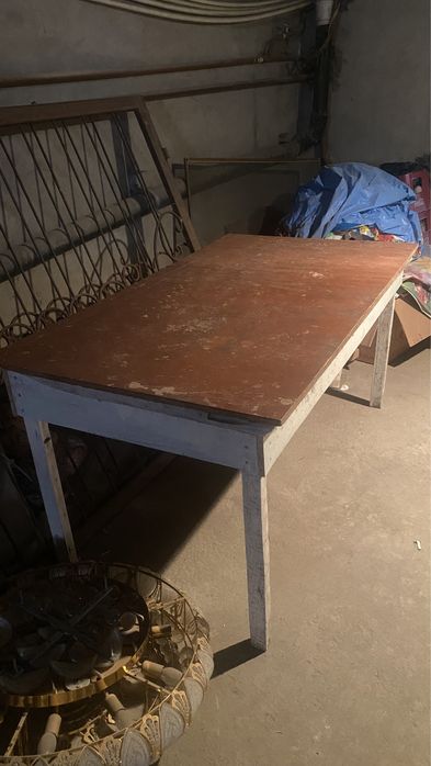 Стол деревянный большой