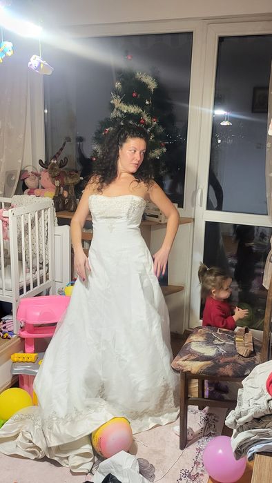 Булчинска рокля много елегантна и красива