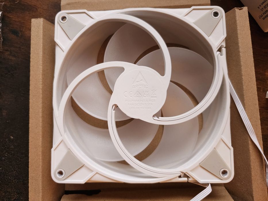 Arctic P14 PWM PST ARGB вентилатори Арктик 140мм  за компютър