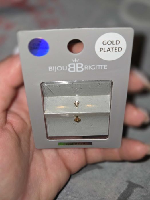 Продавам обеца за нос