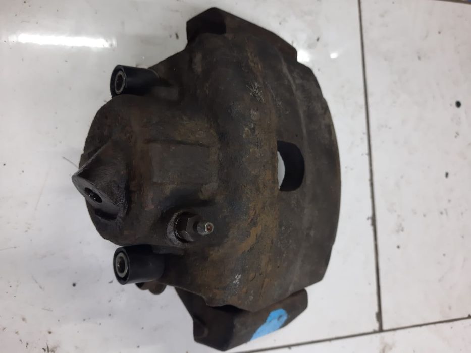 Продам суппорт тормозной мазда