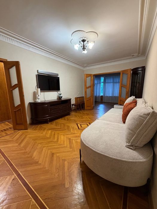 Аренда квартира ул. Садыка Азимова 4/2/4 100 м2