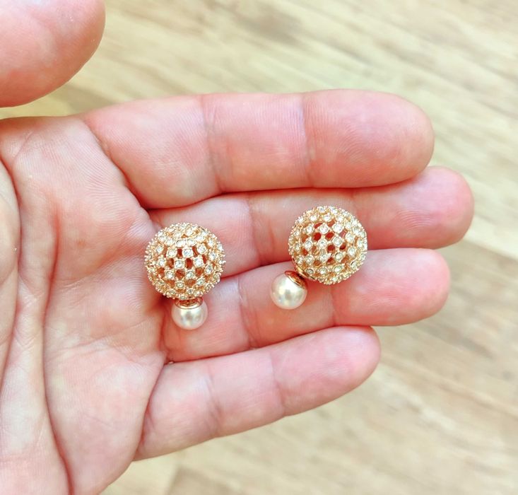 Обеци в розов цвят на Кристиан Диор с циркониеви камъни