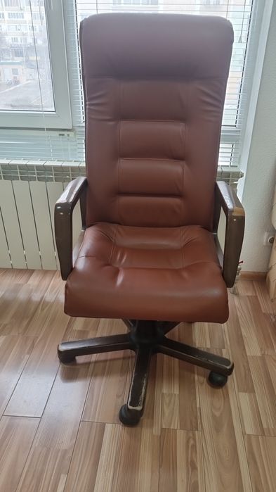 Продам кресло офисное