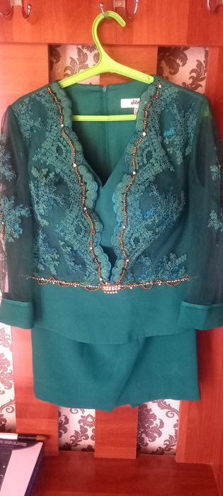 костюм юбка сотилади