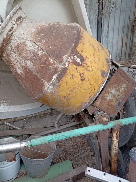 Продам бетономешалку.