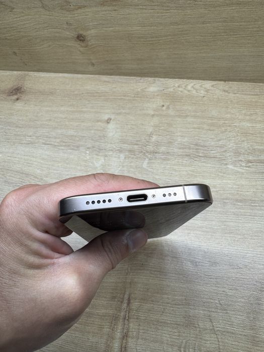 iPhone 16 PRO 256Gb Desert titanium