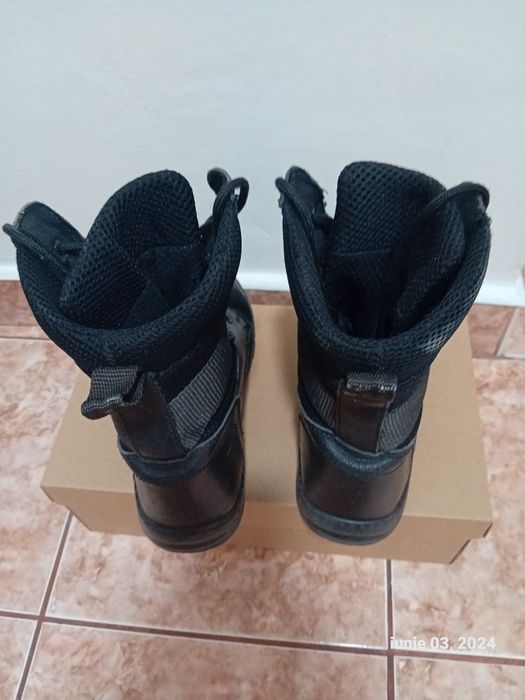 Ghete piele material