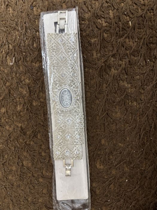 Продается часы новые