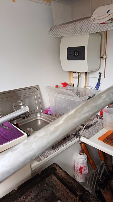 Vînd rulotă fast food.