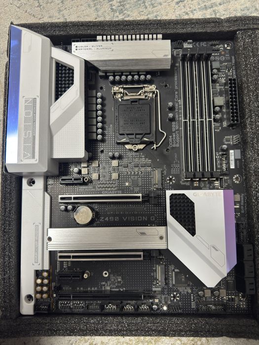 Материнская плата Gigabyte Z490 Vision D