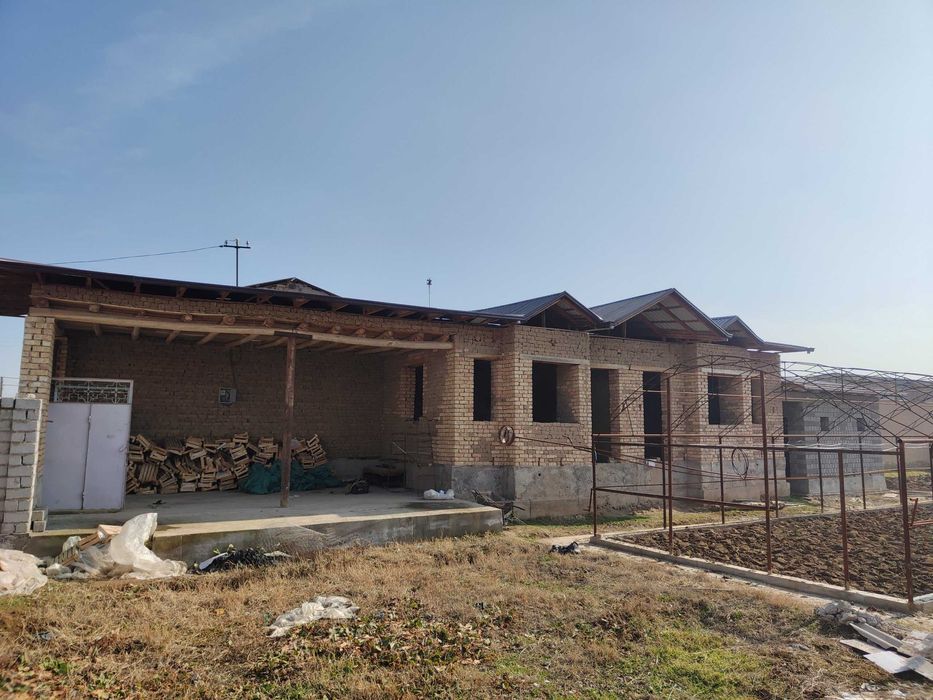 14 sotixli uy sotiladi, tayyor biznesi bilan!