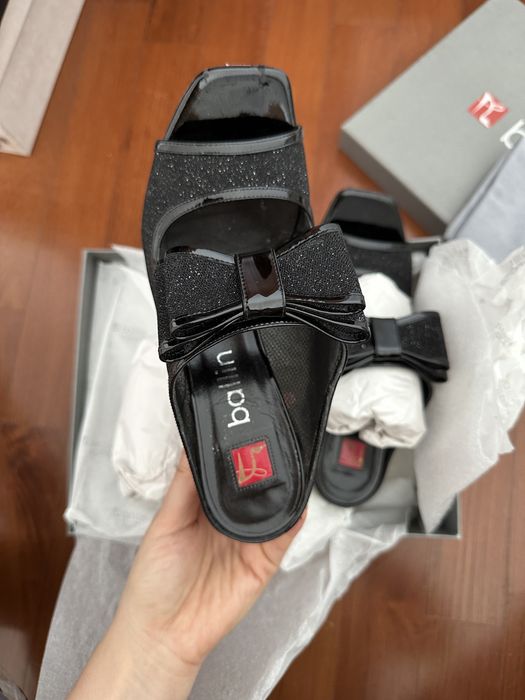 Блестящие босоножки женские