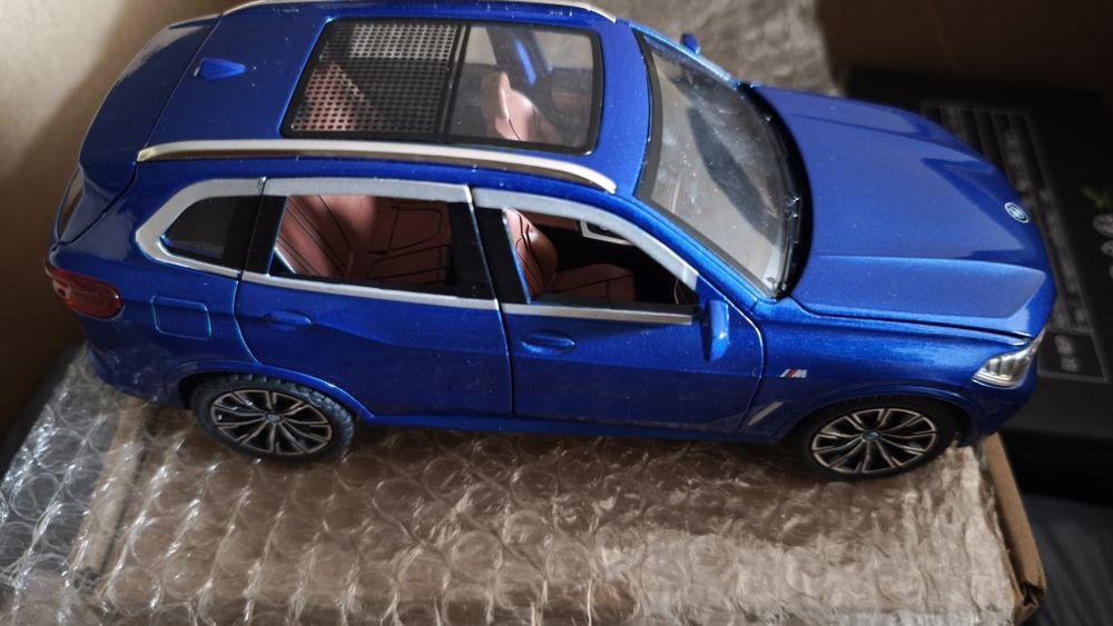 Macheta auto BMW X5, scara 1:24, metalica, noua