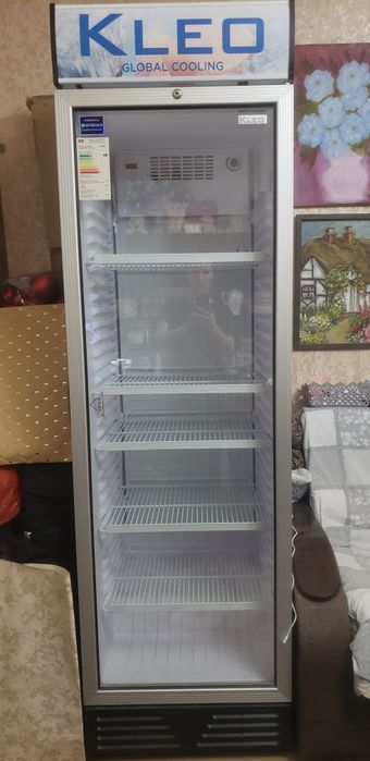 Продаётся холодильник витринный Kleo новый