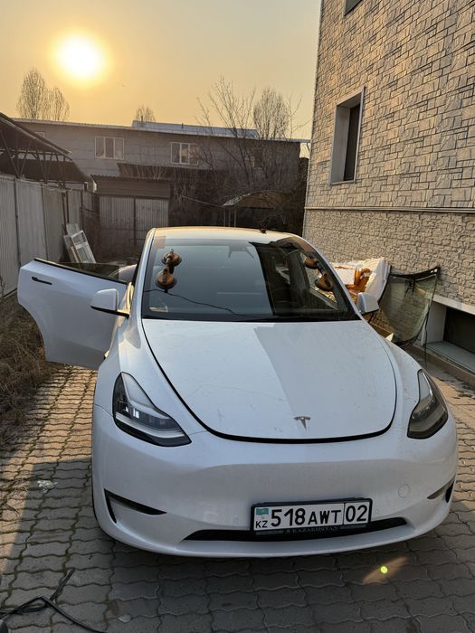 Автостекла на все марки TESLA