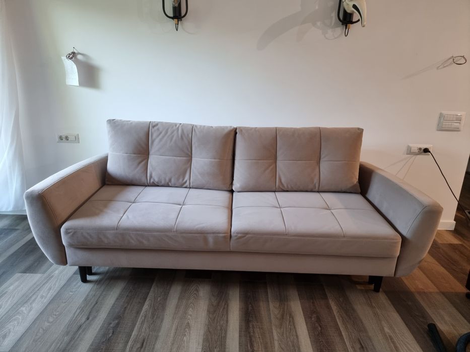 Canapea extensibila cu lada de depozitare
