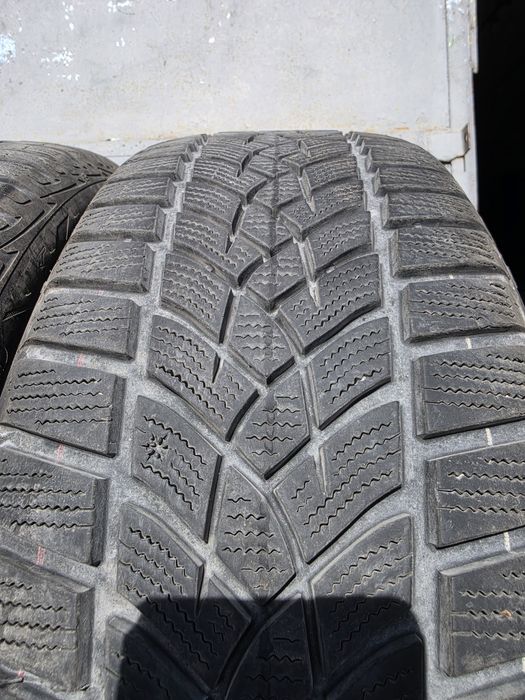 2 бр. зимни гуми 215/55/17 GoodYear 6,5 mm DOT 3317