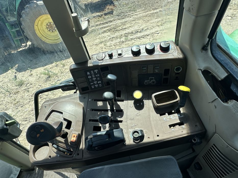 John  Deere 6920.