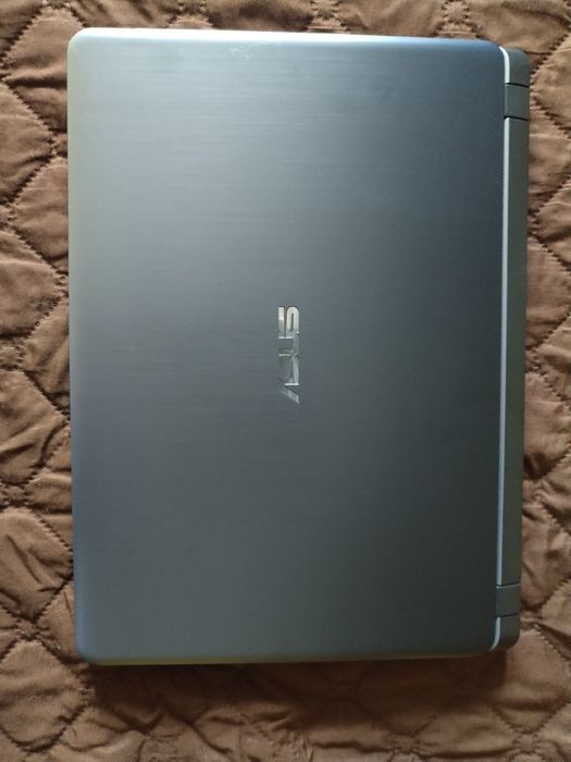 Продавам лаптоп ASUS