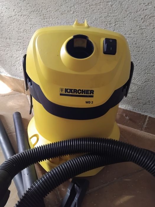 Vând aspirator karcher în stare foarte bună