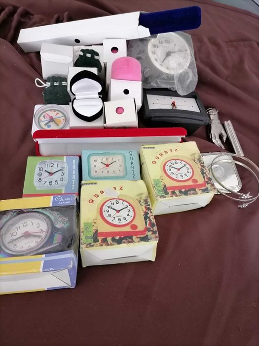 Продавам будилници