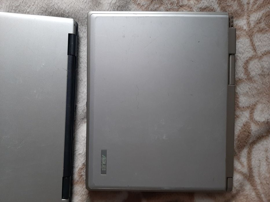 Vând laptopuri second-hand pentru piese de schimb