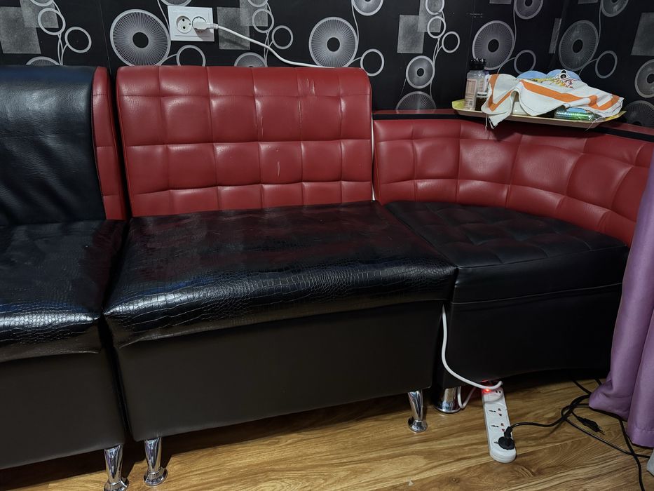 Диван уголок кухонный