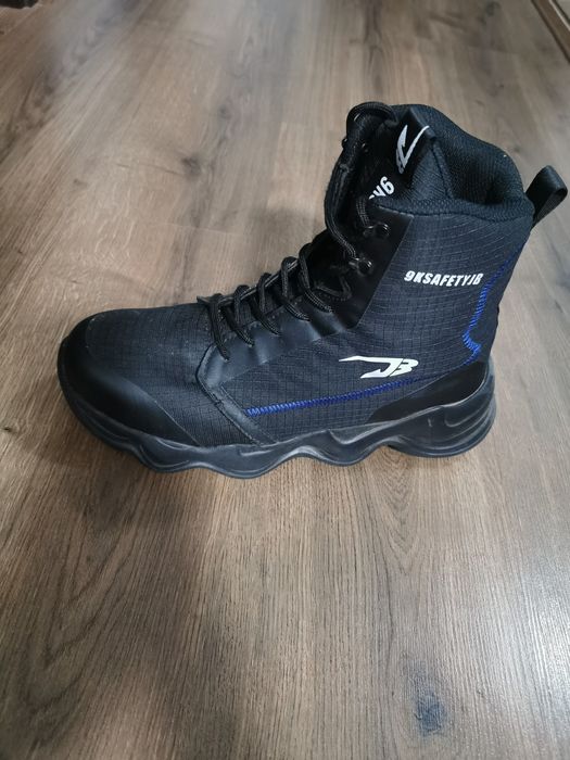 Обувки (подходящи за планински преходи)