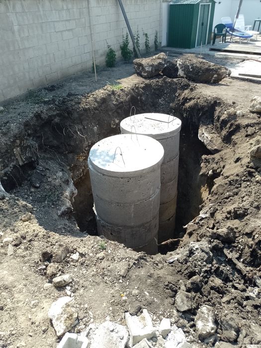 Изграждане на септични ями, огради;ограда с мрежа