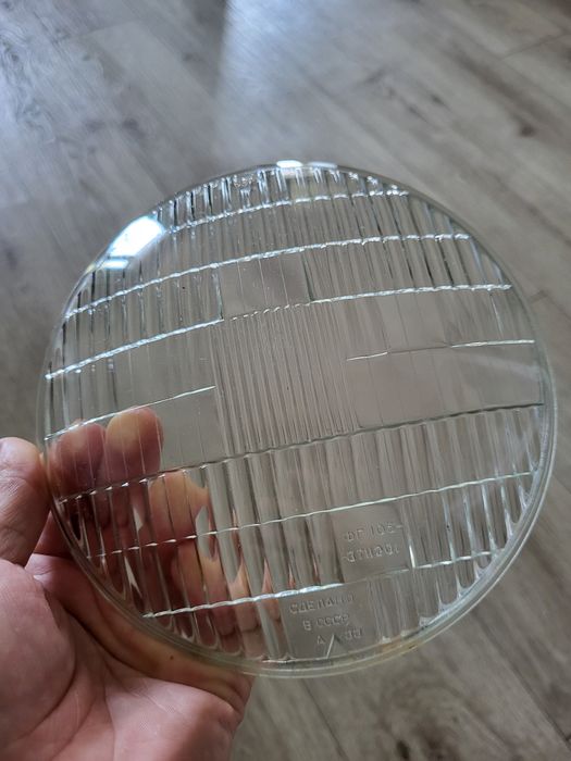 Продам стекло для фары на ВАЗ